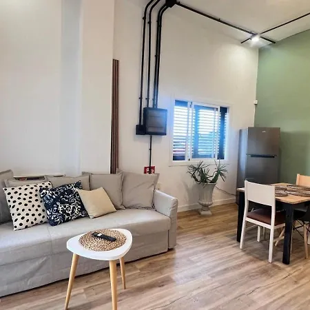 Ground Floor Apartment Very Close To The Sea! アパート *